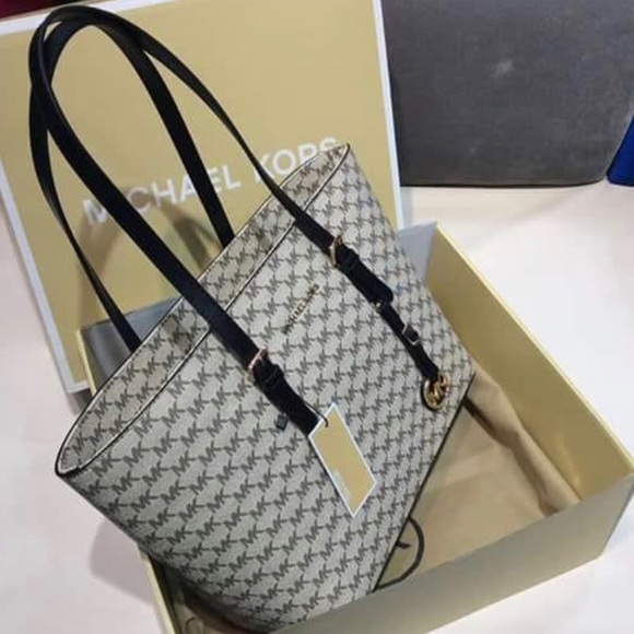 Michael Kor’s Handbags - Picture 3 of 8